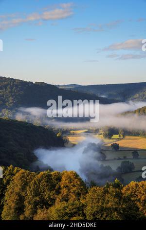 Mist over Bigsweir bridge in the lower Wye Valley. Stock Photo