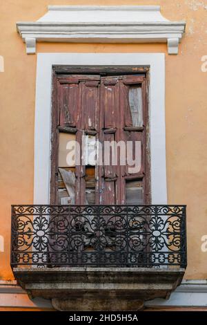 Decayed Colonial building, Merida Mexico Stock Photo