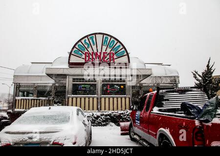 NORWALK, CT, USA-FEBRUARY 1, 2021:  Popular Post Road Diner restaurant during blizzard  on Connecticut Ave. Stock Photo