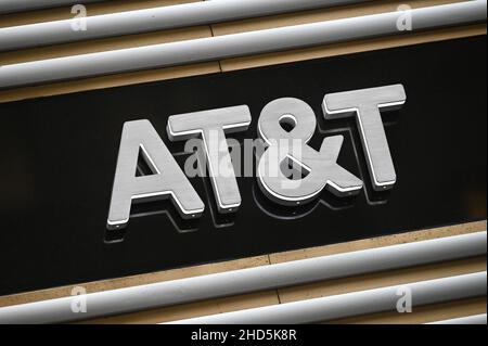 New York, USA. 03rd Jan, 2022. View of an AT&T wireless retail store logo along 34th Street in New York, NY, January 3, 2022. Wireless carries AT&T Inc. and Verizon have decided not follow the request by the Federal Aviation Administration and Department of Transportation to postpone new 5G service as it may interfere with aircraft electronics; while the carriers said they might offer a pause on the 5G near airports, airlines predict flight disruptions and delays if they do not. (Photo by Anthony Behar/Sipa USA) Credit: Sipa USA/Alamy Live News Stock Photo