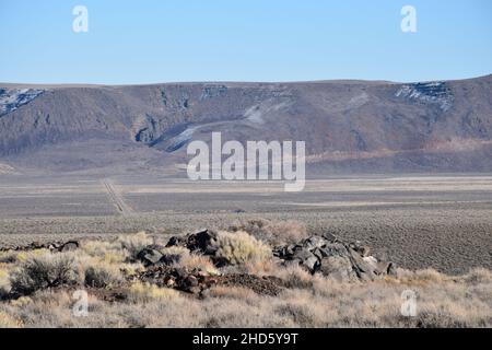 The approach to the dramatic steep cliffs of Sage Butte on the remote Adel-Denio road (OR-140, Warner Highway) in southern Oregon, United States. Stock Photo