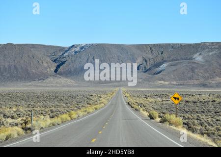 The approach to the dramatic steep cliffs of Sage Butte on the remote Adel-Denio road (OR-140, Warner Highway) in southern Oregon, United States. Stock Photo