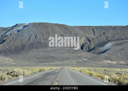 The approach to the dramatic steep cliffs of Sage Butte on the remote Adel-Denio road (OR-140, Warner Highway) in southern Oregon, United States. Stock Photo