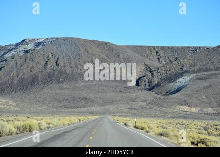 The approach to the dramatic steep cliffs of Sage Butte on the remote Adel-Denio road (OR-140, Warner Highway) in southern Oregon, United States. Stock Photo