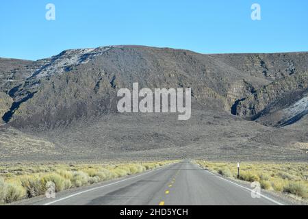 The approach to the dramatic steep cliffs of Sage Butte on the remote Adel-Denio road (OR-140, Warner Highway) in southern Oregon, United States. Stock Photo