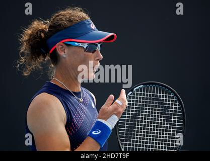 SAMANTHA STOSUR (AUS) and SHUAI ZHANG (CHN) in action at the 2022 Melbourne Summer Set on Tuesday January 2022,  Melbourne Park Stock Photo