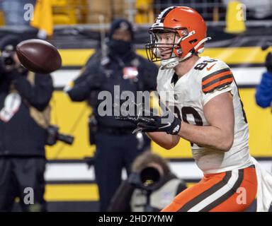 Cleveland Browns tight end Harrison Bryant (88) runs after a catch