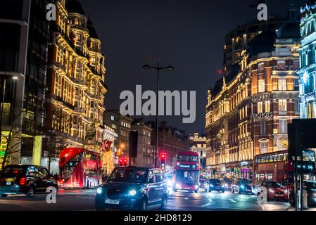 Busy traffic on Knightsbridge at Christmas time, London, England, UK Stock Photo