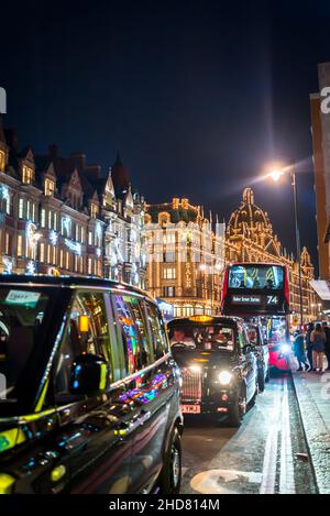 Busy traffic on Knightsbridge at Christmas time, London, England, UK Stock Photo