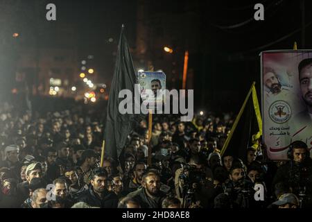 Gaza City, Gaza Strip, Palestine. 3rd Jan, 2022. Gaza, Palestine. 04 January 2022. Supporters of the Palestinian Islamic Jihad Movement in Palestine hold a protest in solidarity with hunger-striking Palestinian administrative detainee Hisham Abu Hawash in Gaza City. Hisham Abu Hawash has been on hunger strike for more than 140 days inside Israeli prisons in protest for being held under the Israel's policy of administrative detention, which means that he has not been charged with a crime. The International Committee of the Red Cross and prison groups have warned that Hawash' health condit Stock Photo