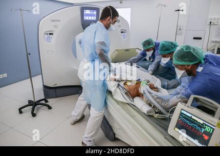 In this photo, doctors scan the lungs of a Covid-19 in intensive car. Following a new wave of Covid-19 cases, the intensive care unit of the Saint André hospital in Bordeaux, France, on January 4, 2022, is again in a crisis situation. Almost all the patients admitted to the intensive care unit are not vaccinated or they are immunocompromised patients who have had only two doses of vaccine. Photo by Thibaud Moritz/ABACAPRESS.COM Stock Photo