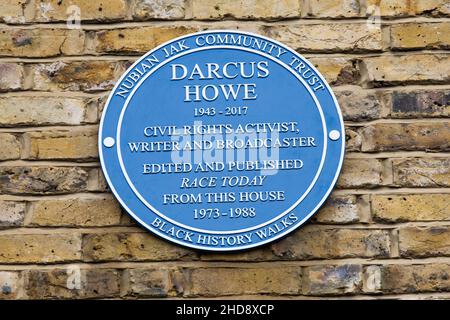 London, UK. 04th Jan, 2022. A blue plaque is unveiled for Darcus Howe at 167 Railton Road, Brixton the former office of Race Today Collective which he Co-founded in 1958. Darcus Howe, a Black British civil rights leader and writer who died in 2017 is honoured with a plague. The plaque is one of a number created by the Nubian Jak Foundation, which works with English Heritage. Credit: SOPA Images Limited/Alamy Live News Stock Photo
