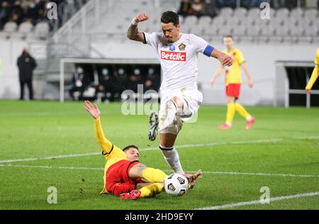 Jose Fonte of Lille, Florian Sotoca of Lens (left) during the French Cup, round of 32, football match between RC Lens (RCL) and Lille OSC (LOSC) on January 4, 2022 at Stade Bollaert-Delelis in Lens, France - Photo Jean Catuffe / DPPI