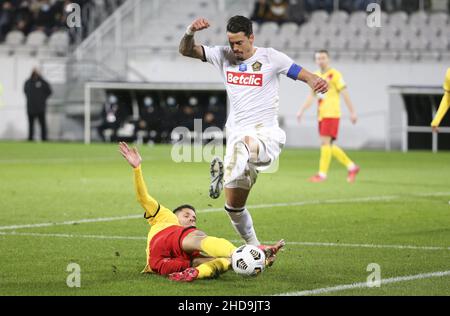 Jose Fonte of Lille, Florian Sotoca of Lens (left) during the French Cup, round of 32, football match between RC Lens (RCL) and Lille OSC (LOSC) on January 4, 2022 at Stade Bollaert-Delelis in Lens, France - Photo: Jean Catuffe/DPPI/LiveMedia