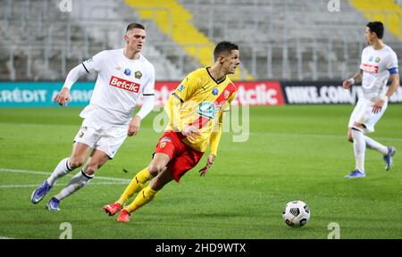 Florian Sotoca of Lens, Sven Botman of Lille (left) during the French Cup, round of 32, football match between RC Lens (RCL) and Lille OSC (LOSC) on January 4, 2022 at Stade Bollaert-Delelis in Lens, France - Photo Jean Catuffe / DPPI Stock Photo