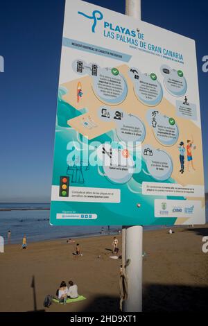 People swimming, playing sports, surfing, eating and drinking at Las Canteras beach in Las Palmas, Gran Canaria, Canary Islands,Spain Stock Photo