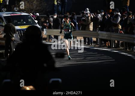 Kanagawa, Japan. Credit: MATSUO. 2nd Jan, 2022. Takayuki Iida Ekiden : The 98th Hakone Ekiden Race, Tokyo-Hakone Round-Trip College Ekiden Race, 4th section in Kanagawa, Japan. Credit: MATSUO .K/AFLO SPORT/Alamy Live News Stock Photo