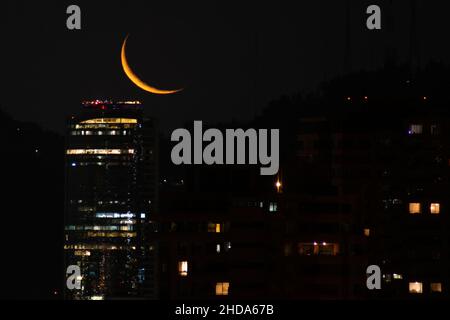 Santiago Metropolitana Chile 4th Jan 2024 A Man Rests In A Park In   Santiago Metropolitana Chile 4th Jan 2022 The Waxing Crescent Moon Sets Over Buildings In Santiago Chile Credit Image Matias Basualdozuma Press Wire 2hda67b 