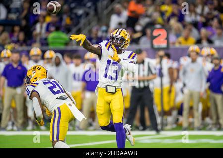 Houston, TX, USA. 4th Jan, 2022. LSU Tigers quarterback Jontre Kirklin (13) throws a pass during the 1st quarter of the Texas Bowl NCAA football game between the LSU Tigers and the Kansas State Wildcats at NRG Stadium in Houston, TX. Trask Smith/CSM/Alamy Live News Stock Photo