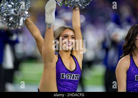 Houston, TX, USA. 4th Jan, 2022. A member of the Kansas State Classy Cats dance team performs prior to the Texas Bowl NCAA football game between the LSU Tigers and the Kansas State Wildcats at NRG Stadium in Houston, TX. Trask Smith/CSM/Alamy Live News Stock Photo