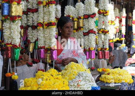 December 20, 2021, Colorful garlands flower selling in the market stalls in Karnataka, India, These flowers are used for wedding decorations, temple c Stock Photo