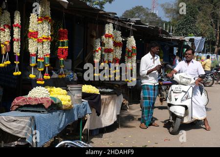 December 20, 2021, Colorful garlands flower selling in the market stalls in Karnataka, India, These flowers are used for wedding decorations, temple c Stock Photo