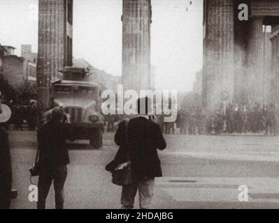 Berlin Crisis of 1961. Berlin Crisis of 1961. East German patrols near the Brandenburg Gate. Serie of archivel photos depicts the August 1961 travel b Stock Photo