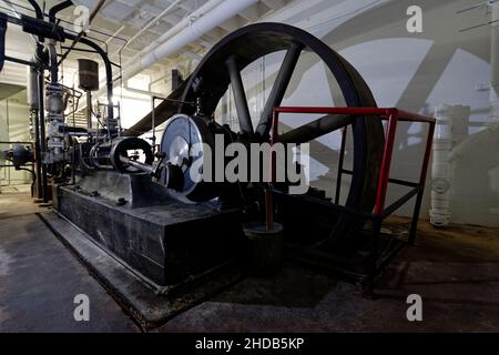 Components of an old air conditioning unit in Waukegan, USA Stock Photo