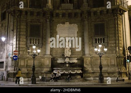 Piazza Quattro Canti, Ecke zum Viertel Alberghia mit Schutzheiliger Cristina, Palermo, Sizilien, Italien Stock Photo