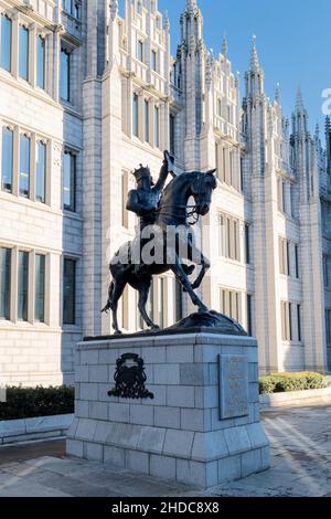 Robert the Bruce statue created by sculptor Alan B Herriot outside Marischal College, the headquarters of Aberdeen City Council, Aberdeen, Scotland UK