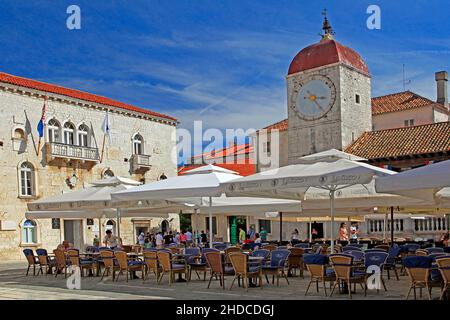 Stadt Loggia / Gradska loza in der historischen Altstadt von Trogir, UNESCO Weltkulturerbe, Kroatien, Stock Photo