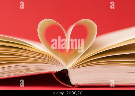 Buch mit Herz, Buchseiten, Seiten in Herzform, Stock Photo