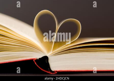 Buch mit Herz, Buchseiten, Seiten in Herzform, Stock Photo