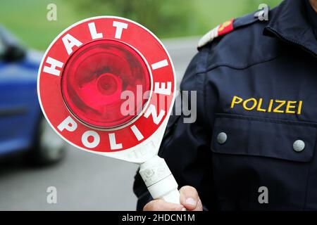 Polizeikelle, Halt Polizei, Polizeikontrolle Stock Photo - Alamy