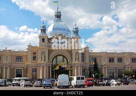 Lviv, Ukraine: Lviv-Holovnyi Railway Station on Dvirtseva Square. Built in Art Nouveau style, Lviv Station celebrated its 100-year anniversary in 2004 Stock Photo