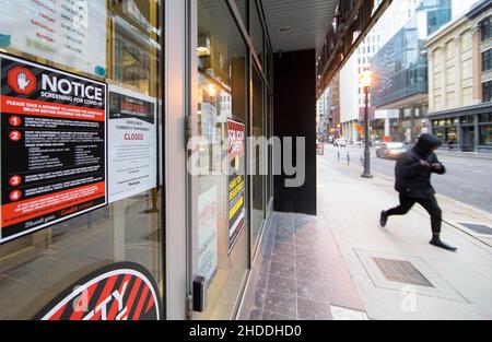 Toronto, Canada. 5th Jan, 2022. A man runs past a closed fitness club in Toronto, Ontario, Canada, on Jan. 5, 2022. In response to recent trends that show an alarming increase in COVID-19 hospitalizations, the Ontario government on Wednesday started to impose measures to blunt transmission of the virus for at least 21 days, including closing gyms, theaters, cinemas, museums, galleries and banning indoor dining at restaurants. Credit: Zou Zheng/Xinhua/Alamy Live News Stock Photo