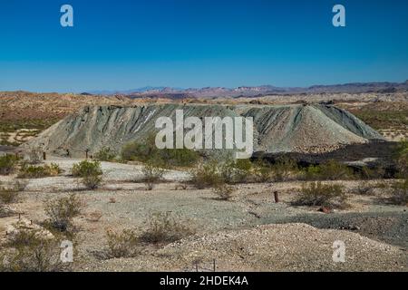 Waste rock (grey), slag (black) tailings near copper smelter at Swansea copper mining townsite, Buckskin Mountains, Sonoran Desert, Arizona, USA Stock Photo