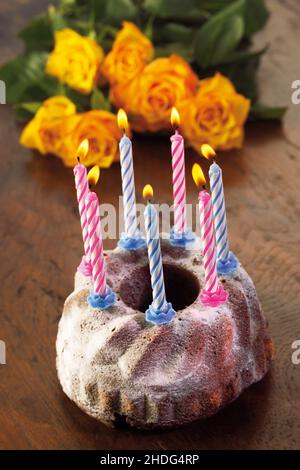 birthday cake, bundt cake, birthday cakes, bundt cakes, deep-dish pie, ring cake Stock Photo