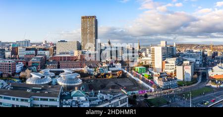SHEFFIELD, UK - DECEMBER 16, 2021.  Aerial view of Sheffield city centre with The Arts Tower and Hallam University buildings and Students’ Union HUBS Stock Photo