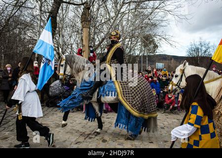 Pamplona, Spain. 05th Jan, 2022. An emissary of the Three Wise Men on horseback crosses the Magdalena Bridge, in the city of Pamplona.The walls of Pamplona were opened to receive the three Magi of the East. At the scheduled time, mounted on their faithful dromedaries Romeo, Baffi and Pesao, they crossed the Bridge of La Magdalena Melchor, Gaspar and Baltasar fulfilling their tradition and crossing the Portal de France to access the city center next to its colorful entourage. (Photo by Nacho Boullosa/SOPA Images/Sipa USA) Credit: Sipa USA/Alamy Live News Stock Photo