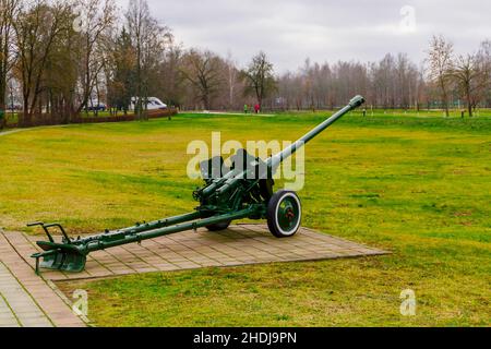 Buynichskoe field WWII memorial. Mogilev, Belarus - 28 November 2021: Soviet anti-tank 76 mm divisional gun m1942 zis-3 as part of memorial complex Stock Photo