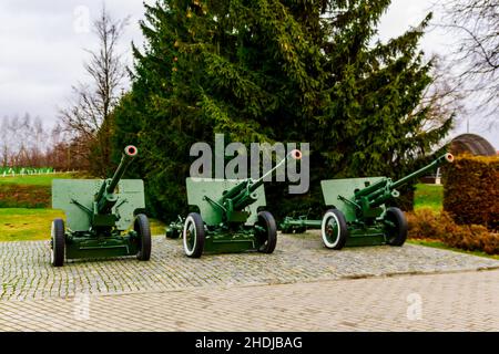 Buynichskoe field WWII memorial. Mogilev, Belarus - 28 November 2021: Three soviet anti-tank 76 mm divisional gun m1942 zis-3. Stock Photo