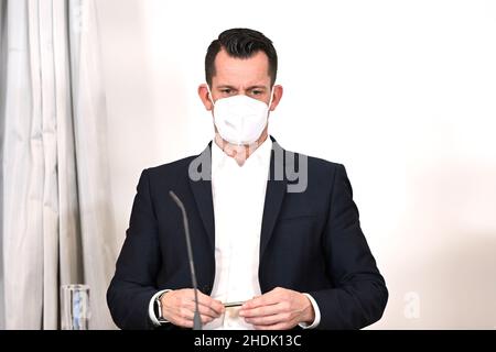 Vienna, Austria. 6th January 2022. Press conference after the consultations on the corona development on Thursday, January 6th, 2022, in the Federal Chancellery in Vienna with Minister of Health Wolfgang Mückstein (the Greens) Stock Photo