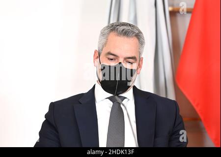 Vienna, Austria. 6th January 2022. Press conference after the consultations on the corona development on Thursday, January 6th, 2022, in the Federal Chancellery in Vienna with Federal Chancellor Karl Nehammer (ÖVP) Stock Photo