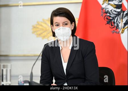 Vienna, Austria. 6th January 2022. Press conference after the consultations on the corona development on Thursday, January 6th, 2022, in the Federal Chancellery in Vienna with Chief Medical Officer Katharina Reich Stock Photo