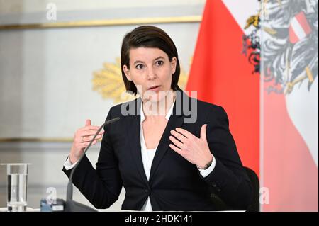 Vienna, Austria. 6th January 2022. Press conference after the consultations on the corona development on Thursday, January 6th, 2022, in the Federal Chancellery in Vienna with Chief Medical Officer Katharina Reich Stock Photo