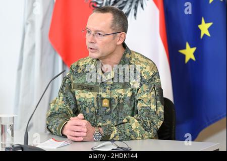 Vienna, Austria. 6th January 2022. Press conference after the consultations on the corona development on Thursday, January 6th, 2022, in the Federal Chancellery in Vienna with Major General Rudolf Striedinger Stock Photo