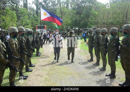 Bais, Philippines. 05th Jan, 2022. DPWH acting Secretary Roger G. Mercad, Lt. Gen. Robert C. Dauz PA Commander, Visayas Command, AFP with governor Governador Roel Ragay Degamo checked the devastation brought about by Typhoon Odette in Bais City, Philippines on January 5, 2022. They conducted site visit and inspected the on-going joint clearing operations by LGU-DPWH. (currently undertaking massive clearing activities along Negros, Cebu and Bohol) (Photo by Joseph C. Ceriales/Pacific Press/Sipa USA) Credit: Sipa USA/Alamy Live News Stock Photo