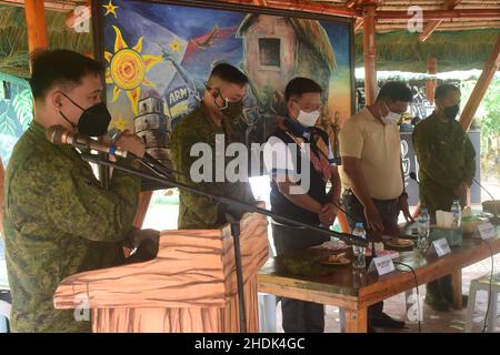 Bais, Philippines. 05th Jan, 2022. DPWH acting Secretary Roger G. Mercad, Lt. Gen. Robert C. Dauz PA Commander, Visayas Command, AFP with governor Governador Roel Ragay Degamo checked the devastation brought about by Typhoon Odette in Bais City, Philippines on January 5, 2022. They conducted site visit and inspected the on-going joint clearing operations by LGU-DPWH. (currently undertaking massive clearing activities along Negros, Cebu and Bohol) (Photo by Joseph C. Ceriales/Pacific Press/Sipa USA) Credit: Sipa USA/Alamy Live News Stock Photo