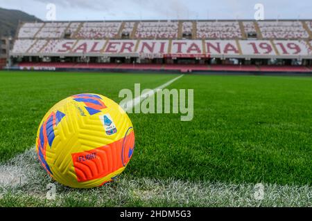 Seria A ball on the pitch before the Serie A match between US Salernitana and Venezia FC at Stadio Arechi on January 06, 2022 in Salerno, Italy. US Salernitana team counted at least 9 positive players due to the Sars Cov19 Omicron variant expansion Stock Photo